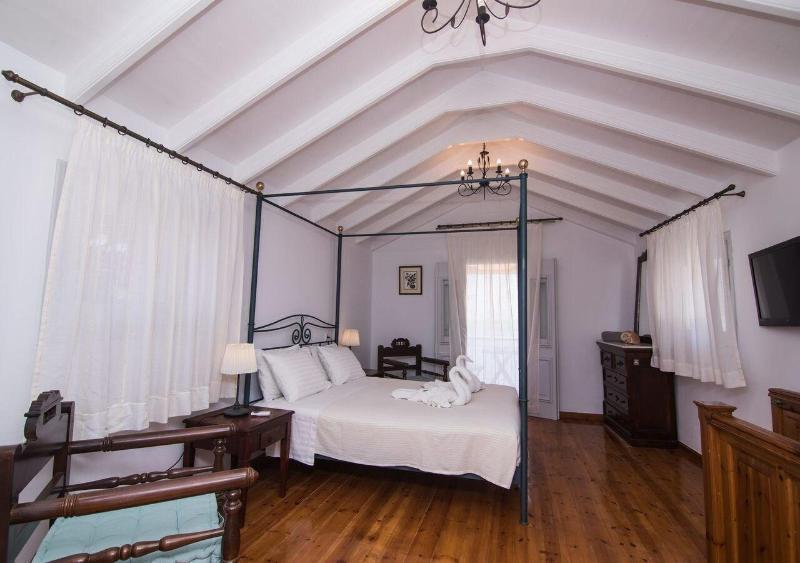 Niriides Hotel Apartments Symi Extérieur photo