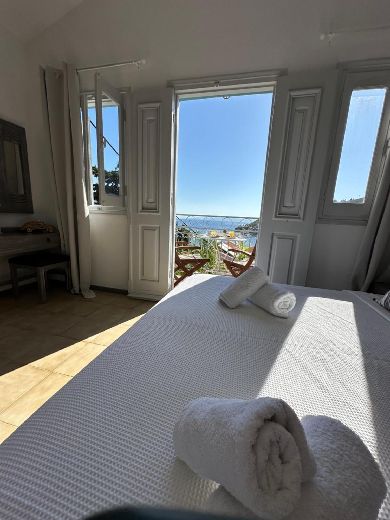 Niriides Hotel Apartments Symi Extérieur photo