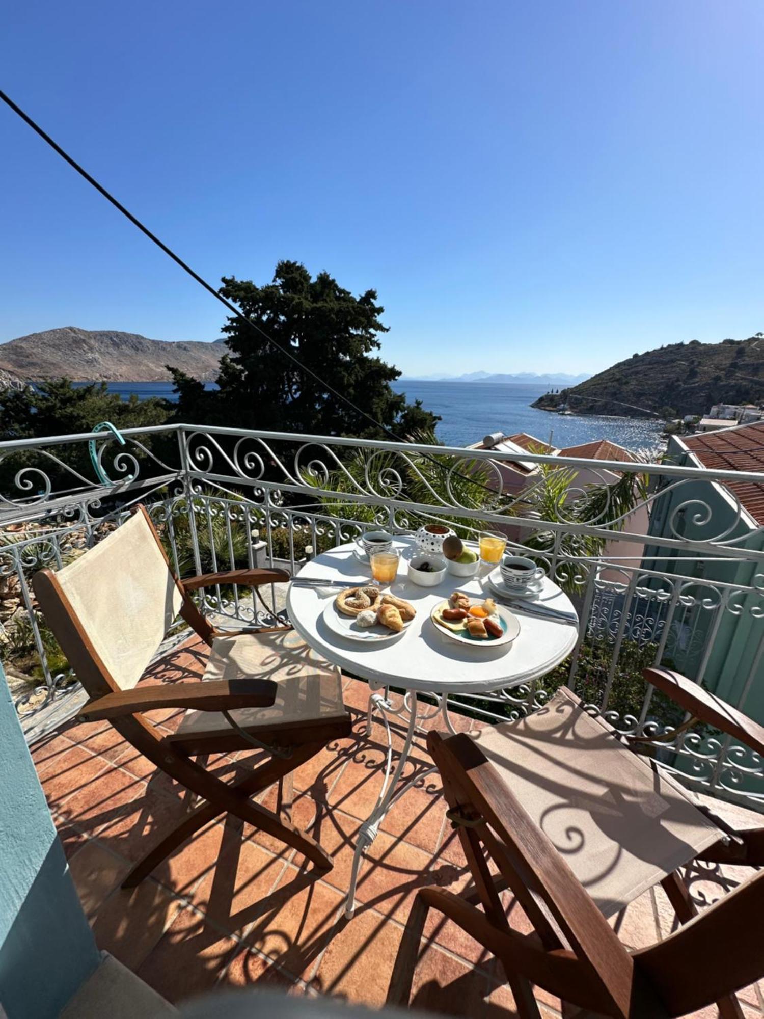 Niriides Hotel Apartments Symi Extérieur photo